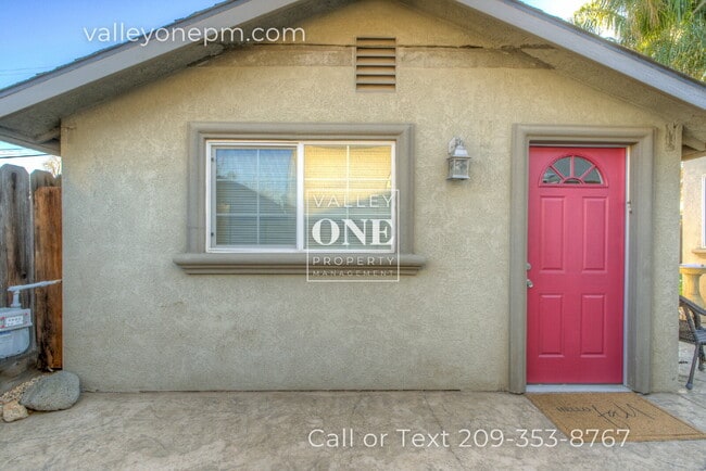 Building Photo - 1404 1/2 Teresa Street-