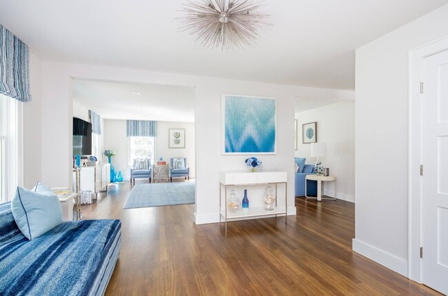 Building Photo - 48 Woodthrush Ln