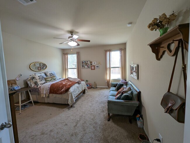 Master bedroom - 2432 Etta May Ln