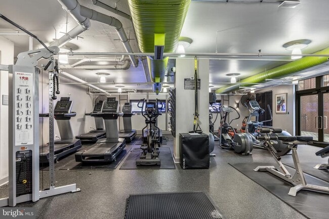 Building Photo - 1021 N Garfield St