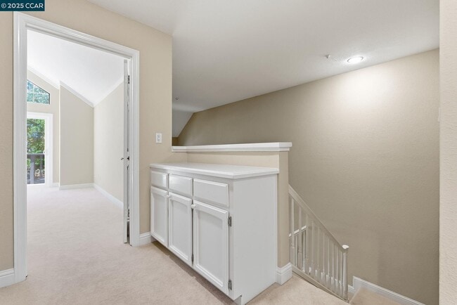 Building Photo - 121 Haslemere Ct