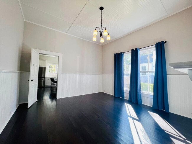 Building Photo - Charming home, gourmet kitchen, and large backyard in Oxford