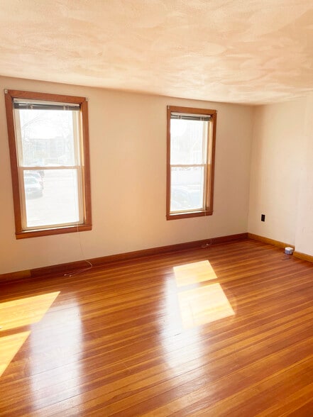 Living Room - 27 Webster Pl