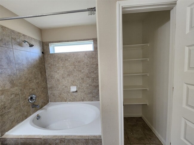 Building Photo - 2411 Village Stone Ct