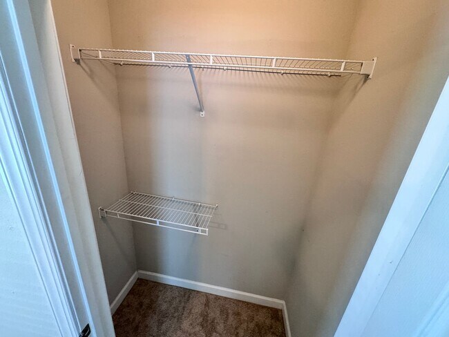 Building Photo - 2BD/2BA FOR RENT