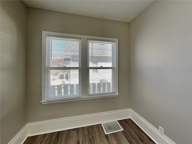 Building Photo - 4042 Clinton Ave