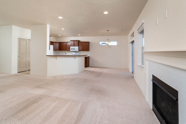 Building Photo - 3667 SW Pumice Stone Ave