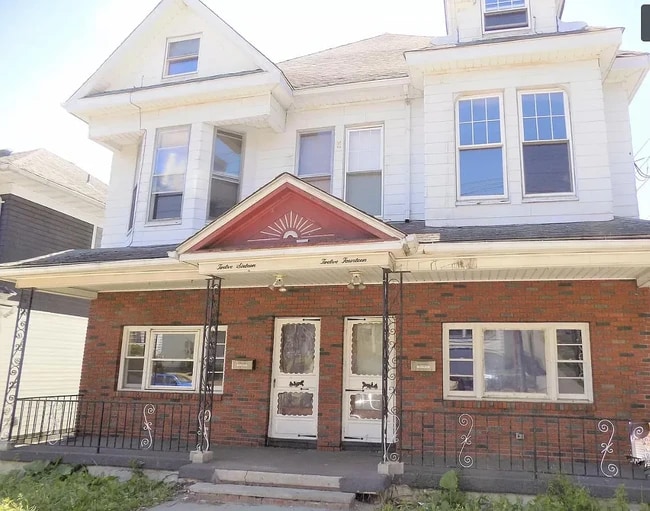 Primary Photo - 1216 Vine St