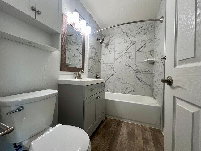 Building Photo - Modern Renovated 2-Bedroom in Santa Clara | Prime Location Near Apple, Nvidia & Major Highways