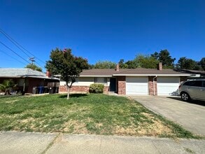 Building Photo - Charming 2-Bedroom Duplex for Rent in Citr...