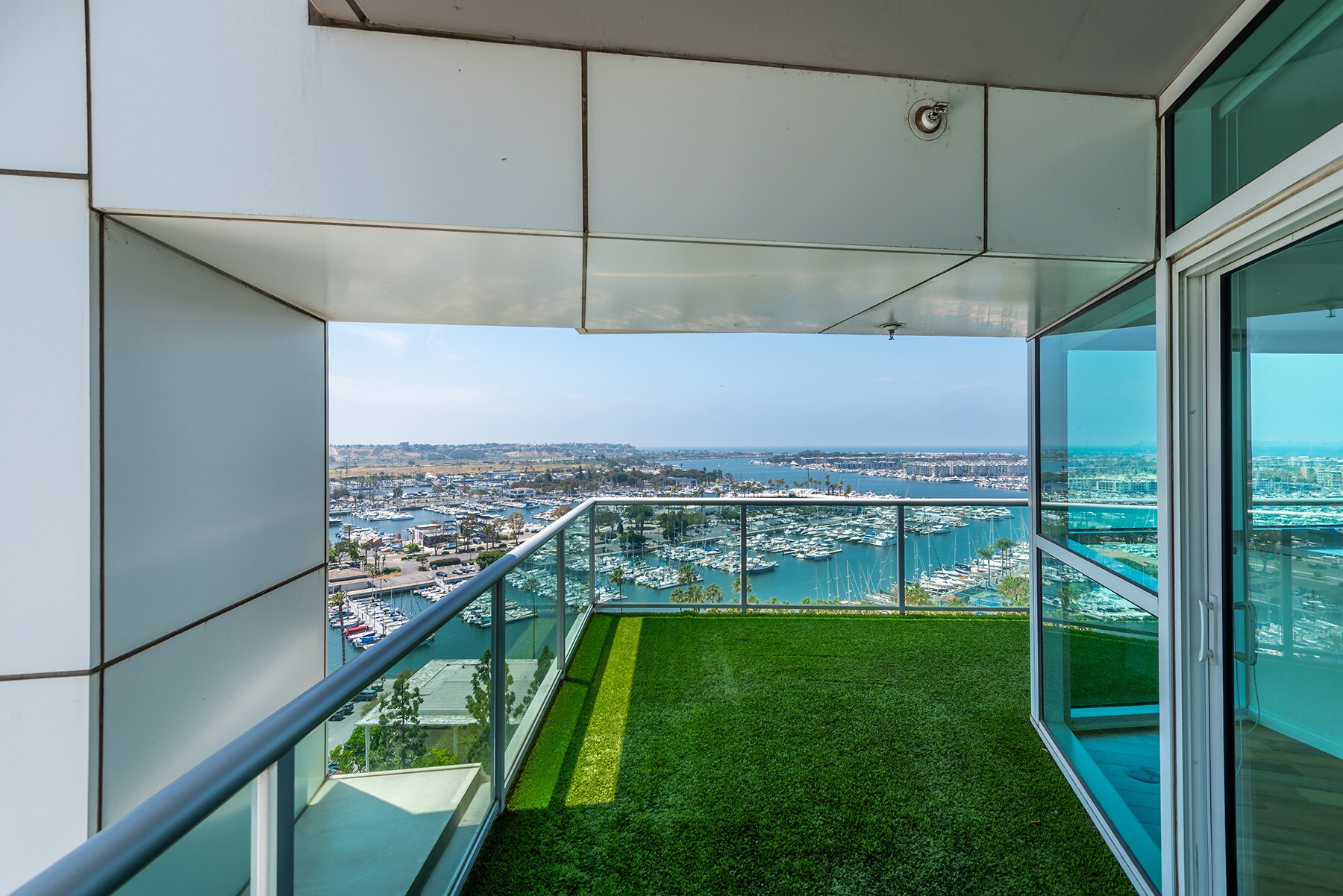 Building Photo - 13600 MARINA POINTE Dr