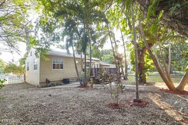 Building Photo - 2 br, 1 bath House - 571 NE 110th Ter