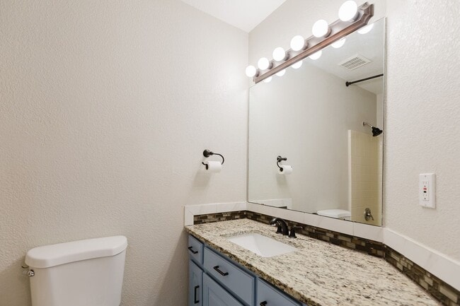 Building Photo - MOVE IN SPECIAL: $500 off the First Month ...