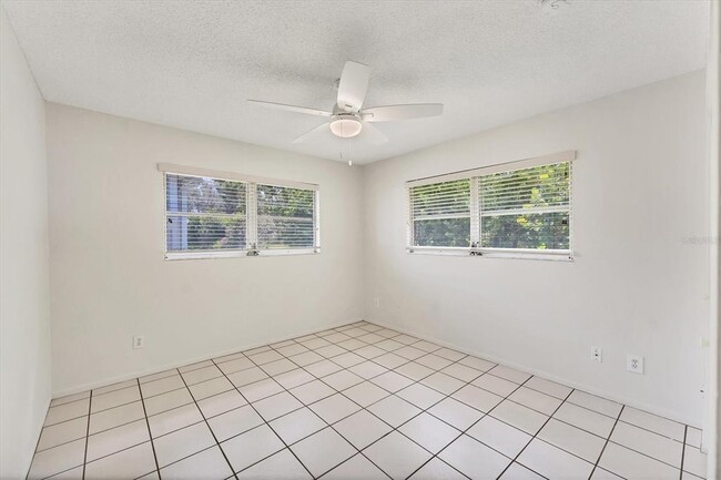 Building Photo - 534 Sutton Pl
