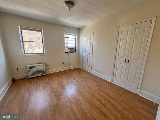 Building Photo - 2408 S Sartain St