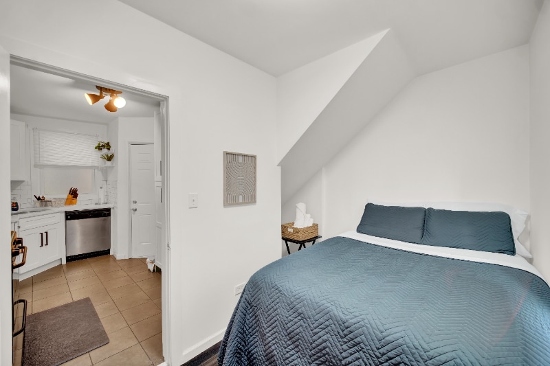 Building Photo - 1721 N Kimball Ave