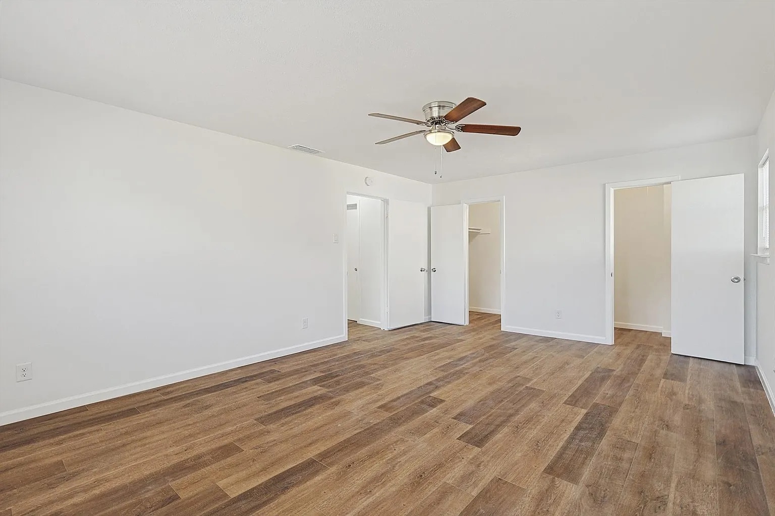 Building Photo - 9039 Pinewood Dr