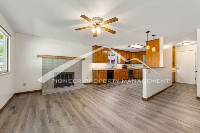 Building Photo - Spacious Home with Central AC and Fenced Yard