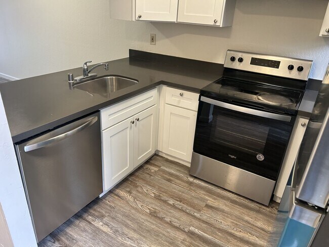 Building Photo - NB 463