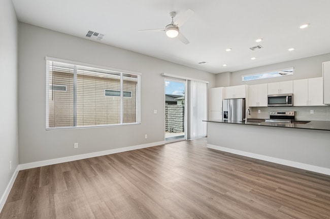 2B Kitchen + Dining - The Flats at Jasper