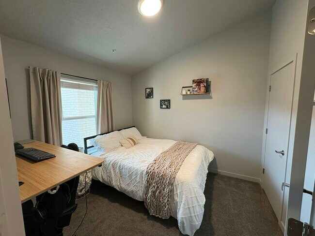 Building Photo - 64 W 600 S