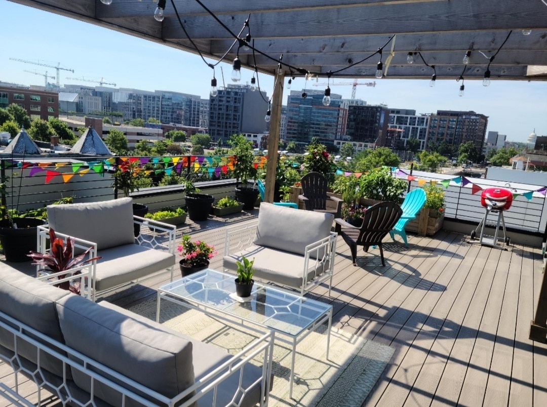 Shared rooftop deck and garden - 1510 N Capitol St NW