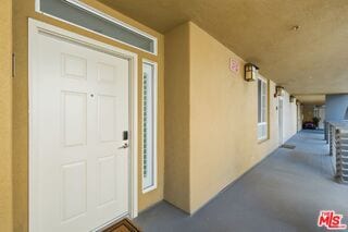 Building Photo - 5831 Seawalk Dr