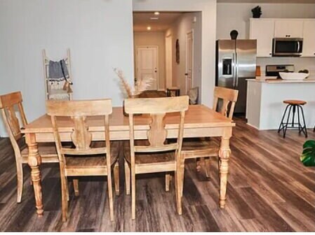 Building Photo - Fully furnished Executive Rental. Located in the Heartwood Neighborhood in Richmond Hill