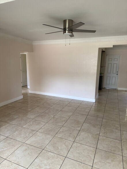 Building Photo - 328 S Biscayne River Dr