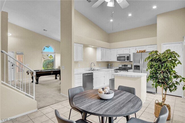 Building Photo - 9309 Mountain Rise Ave