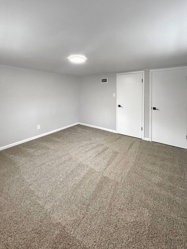 Building Photo - Welcome to this newly remodeled gem located in the heart of Collier, PA.