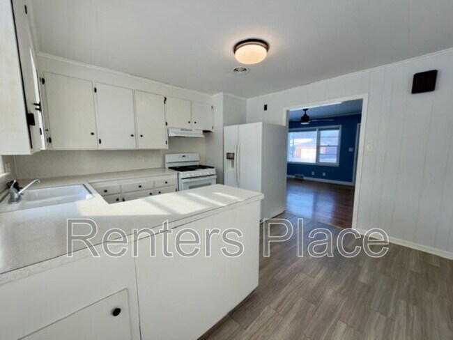 Building Photo - 431 S 109th E Ave