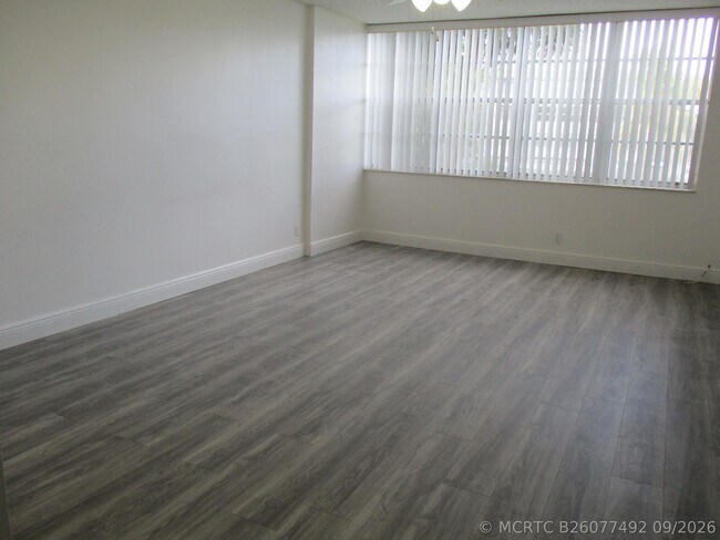 Building Photo - 2761 Taft St