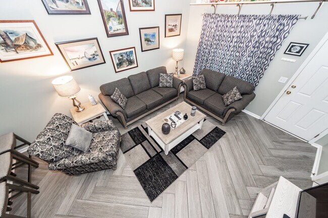 Building Photo - 7988 Shadow Oak Dr