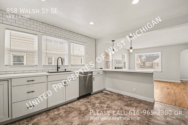 Building Photo - 858 Walsh St SE