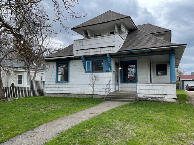 Building Photo - Northside 2 story