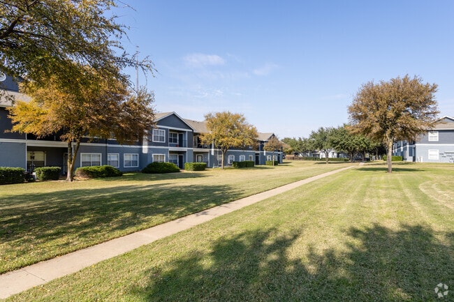 Couortyard - z-112525-Villas of Remond