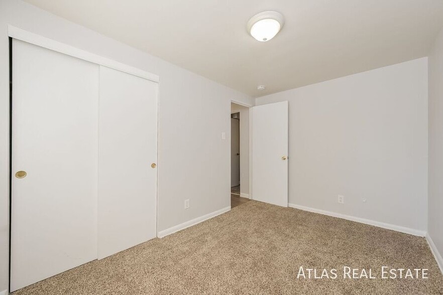 Building Photo - 800 Miller Ct