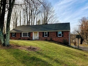 Building Photo - 3 Bedroom Home in Lynchburg