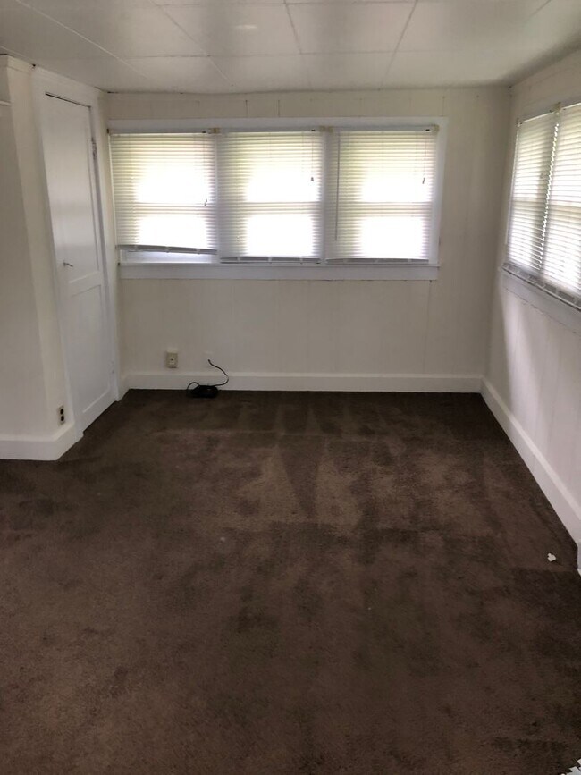 Building Photo - 1213 N Washington St