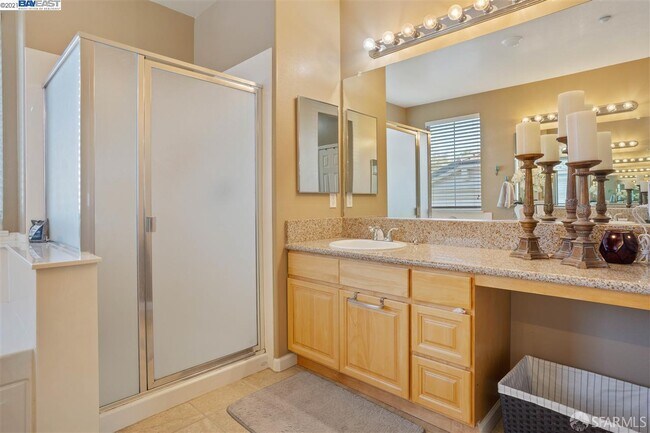 Building Photo - 699 Flemish Ct