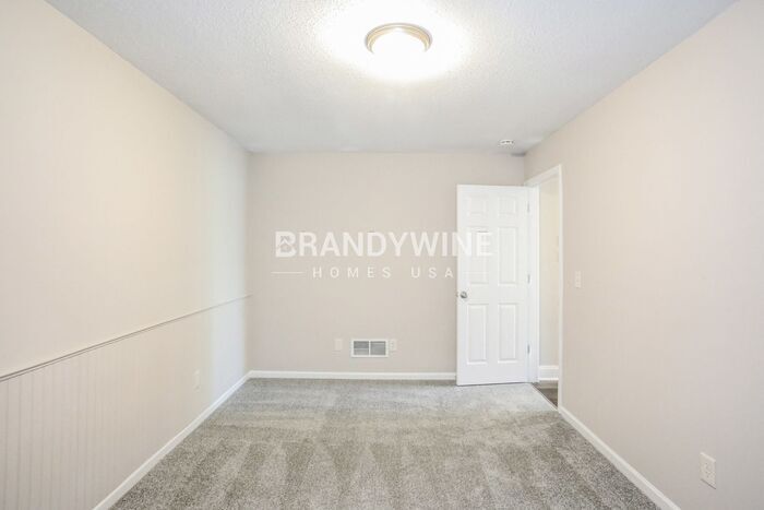 Building Photo - 18709 E 10th Terrace Ct N