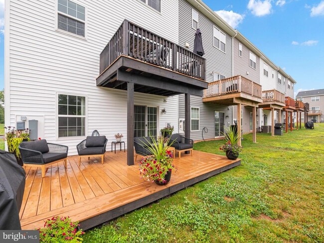 Building Photo - 131 Edgewater Ct