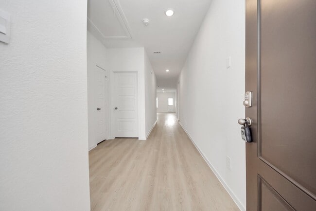 Building Photo - 342 Amy St