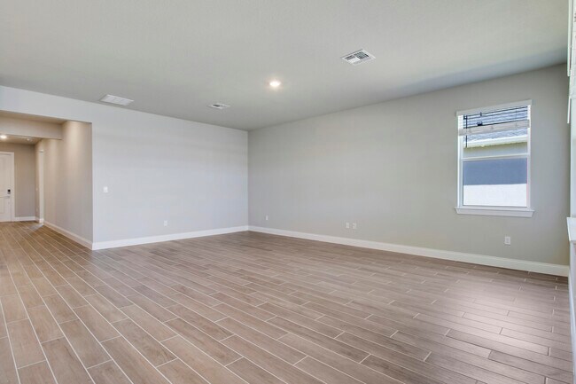 Building Photo - 8990 Dahlia Cir