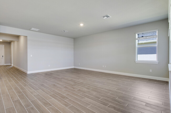Building Photo - 8990 Dahlia Cir