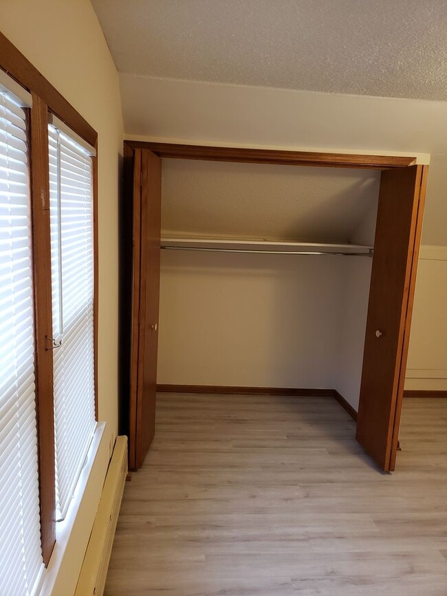Building Photo - Beautiful 4 bedroom in Mac Groveland area