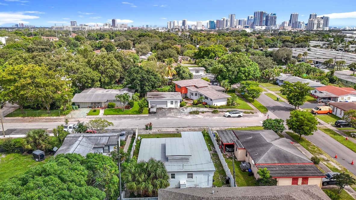 Building Photo - 401 NW 16th Ave