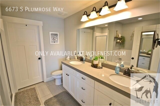 Building Photo - No Deposit Option! Ravishing 3 Bedroom Tay...