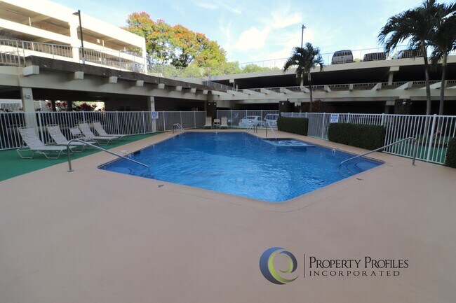 Building Photo - 1 Bedroom 1 Bath unit in The Highlander with 2 Parking - Available June 1st